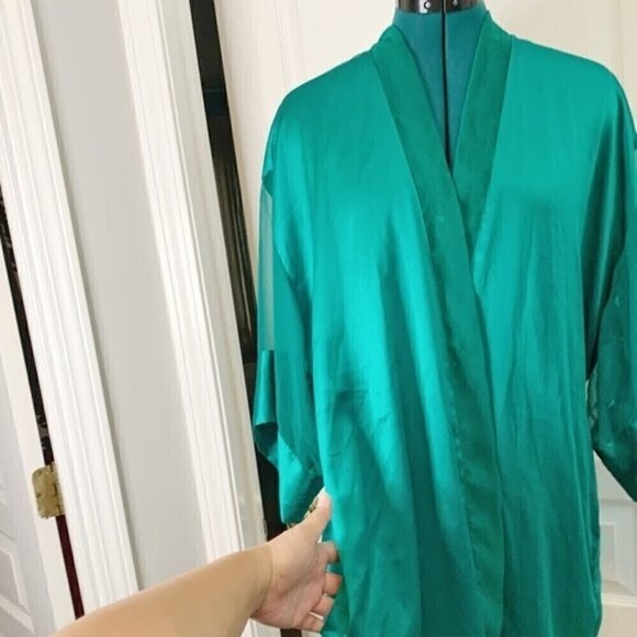 Victoria's Secret Gold Label Silky Lightweight Sheer Tie Vintage Kimono Robe - Picture 7 of 13